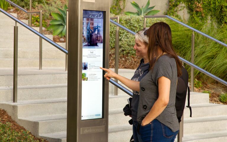 DSA SIGNAGE_Digital_kiosk_wells_fargo