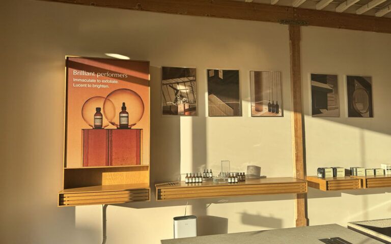 DSA_Signage_Aesop_illuminated-light-box