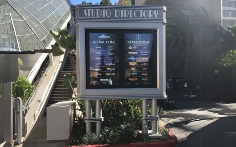 DSA_Signage_Digital_directory_universal_studios