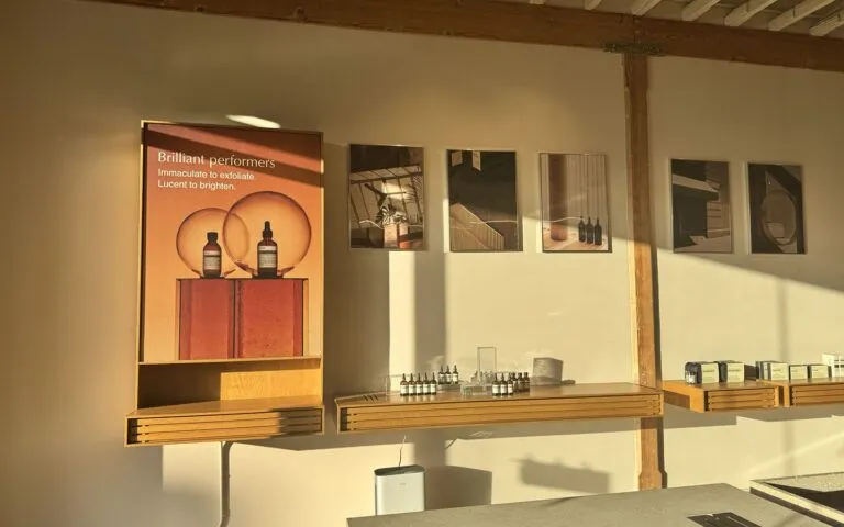 DSA_Signage_Aesop_illuminated-light-box