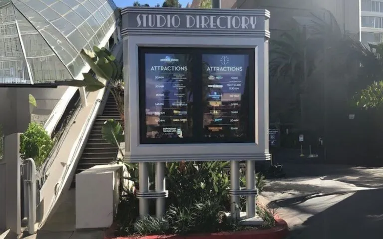 DSA_Signage_Digital_directory_universal_studios