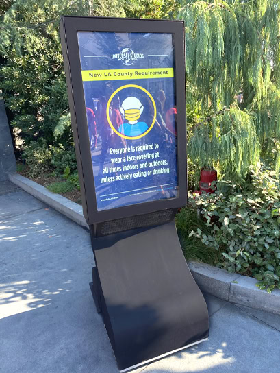 dsa-signage-universal-studios-solution