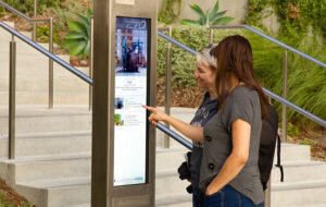 DSA-signage-digital-kiosk-wells-fargo