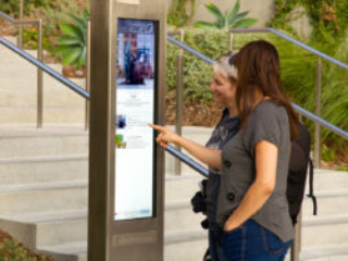 DSA SIGNAGE_Digital_kiosk_wells_fargo