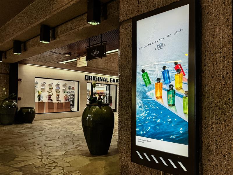 dsa signage enhances digital and static signage experience at Royal Hawaiian Center