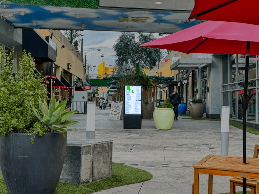 digital signage in retail environment with dsa signage