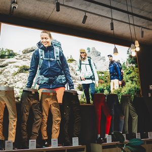 DSA-Signage-fjallraven-advertising-display