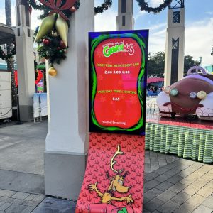 universal studios digital signage kiosk